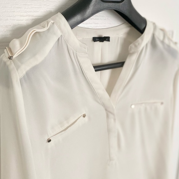 Dynamite | Classic White Blouse - Picture 4 of 9